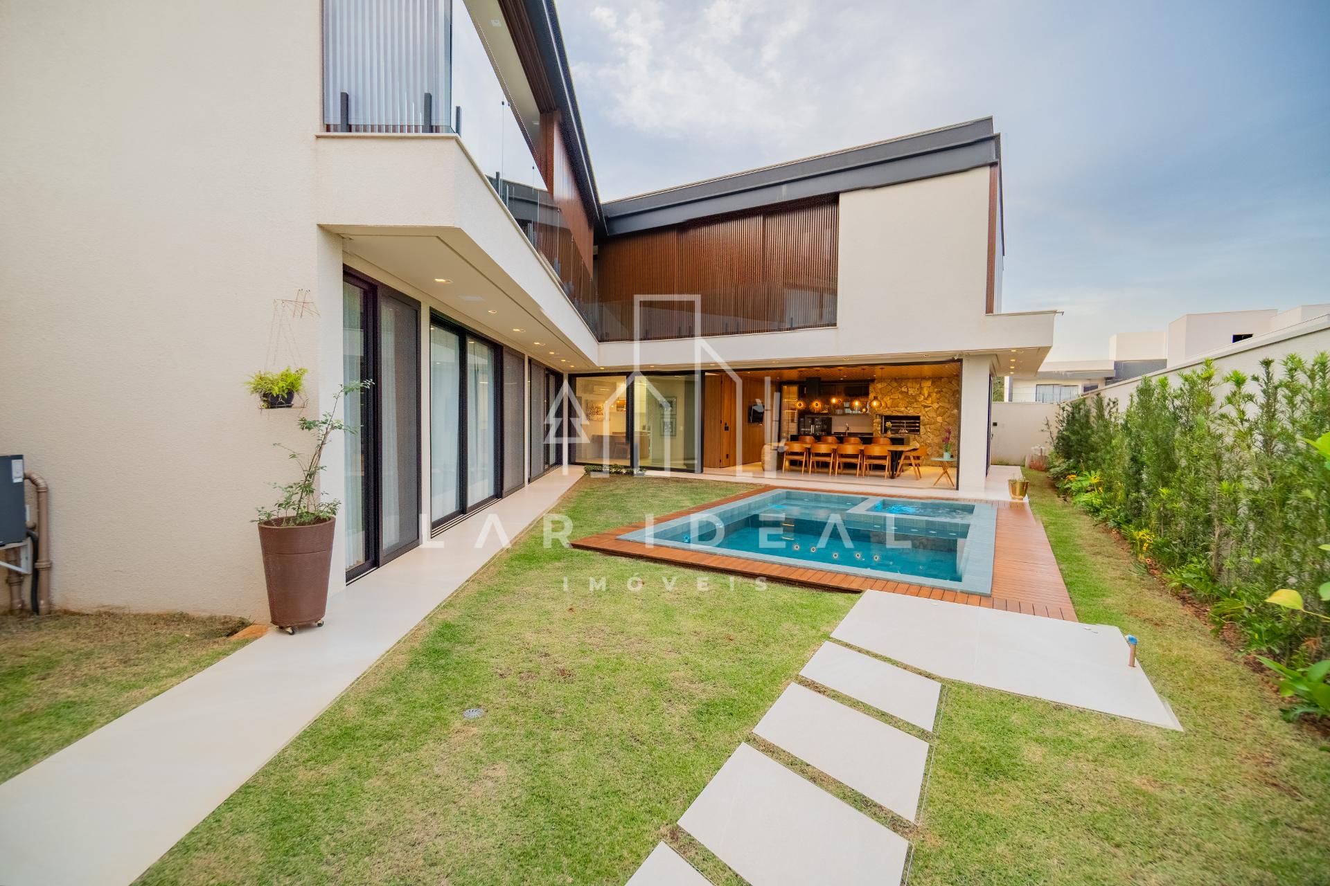 Sofisticação e Exclusividade em uma Residência Única no Cond. Royal Boulevard - Fase 2