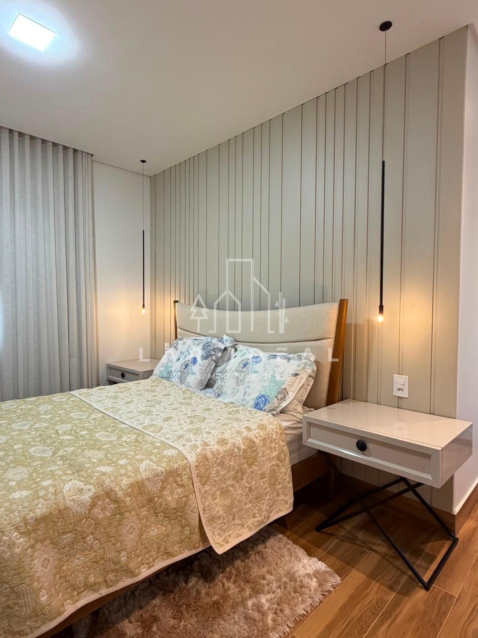 Casa semimobiliada com 2 suítes master no Condomínio Safira