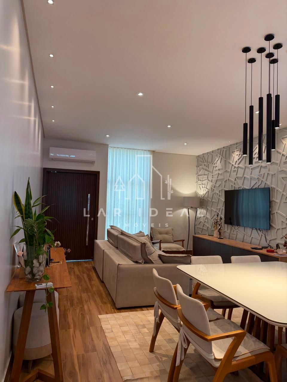 Casa semimobiliada com 2 suítes master no Condomínio Safira