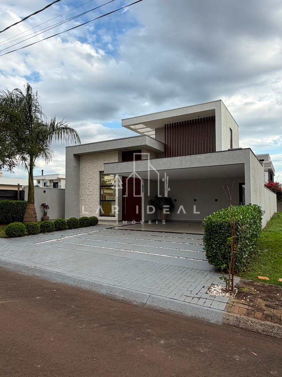Casa semimobiliada com 2 suítes master no Condomínio Safira