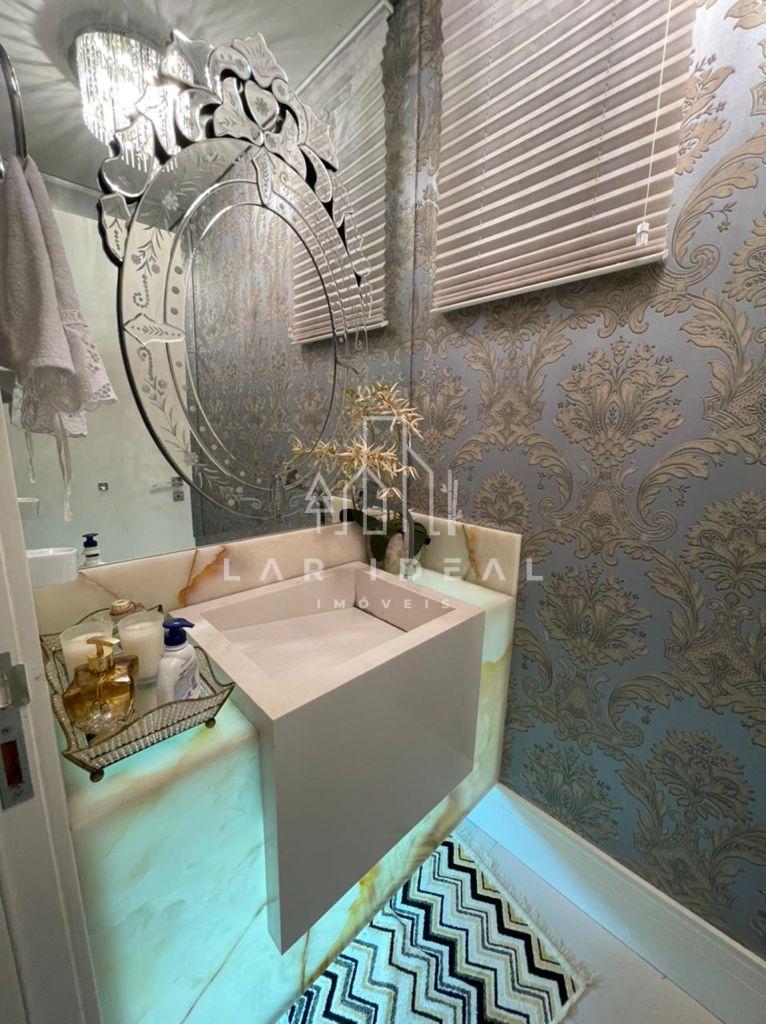 Luxuoso Sobrado Semimobiliado com 4 Suítes no Condomínio Castel Franco