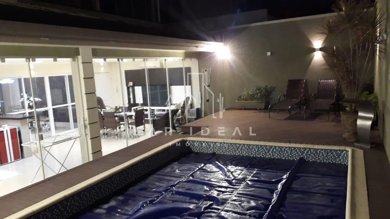 Sobrado semi mobiliado no Condomínio Country Iguaçu na Vila Maracanã