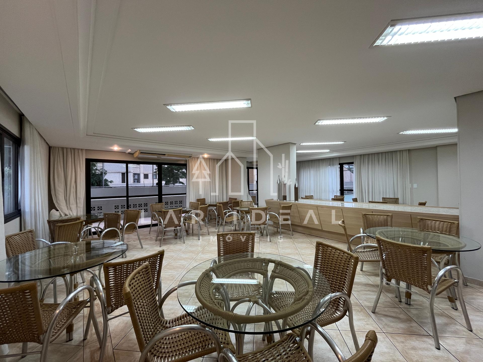 Apartamento Semimobiliado à venda no Edificio Maison Classic