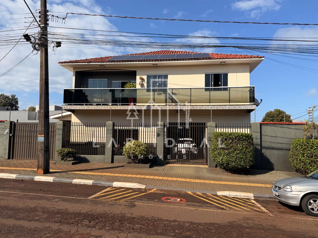 Sobrado Residencial e Comercial Semimobiliado com piscina e 5 dormitórios