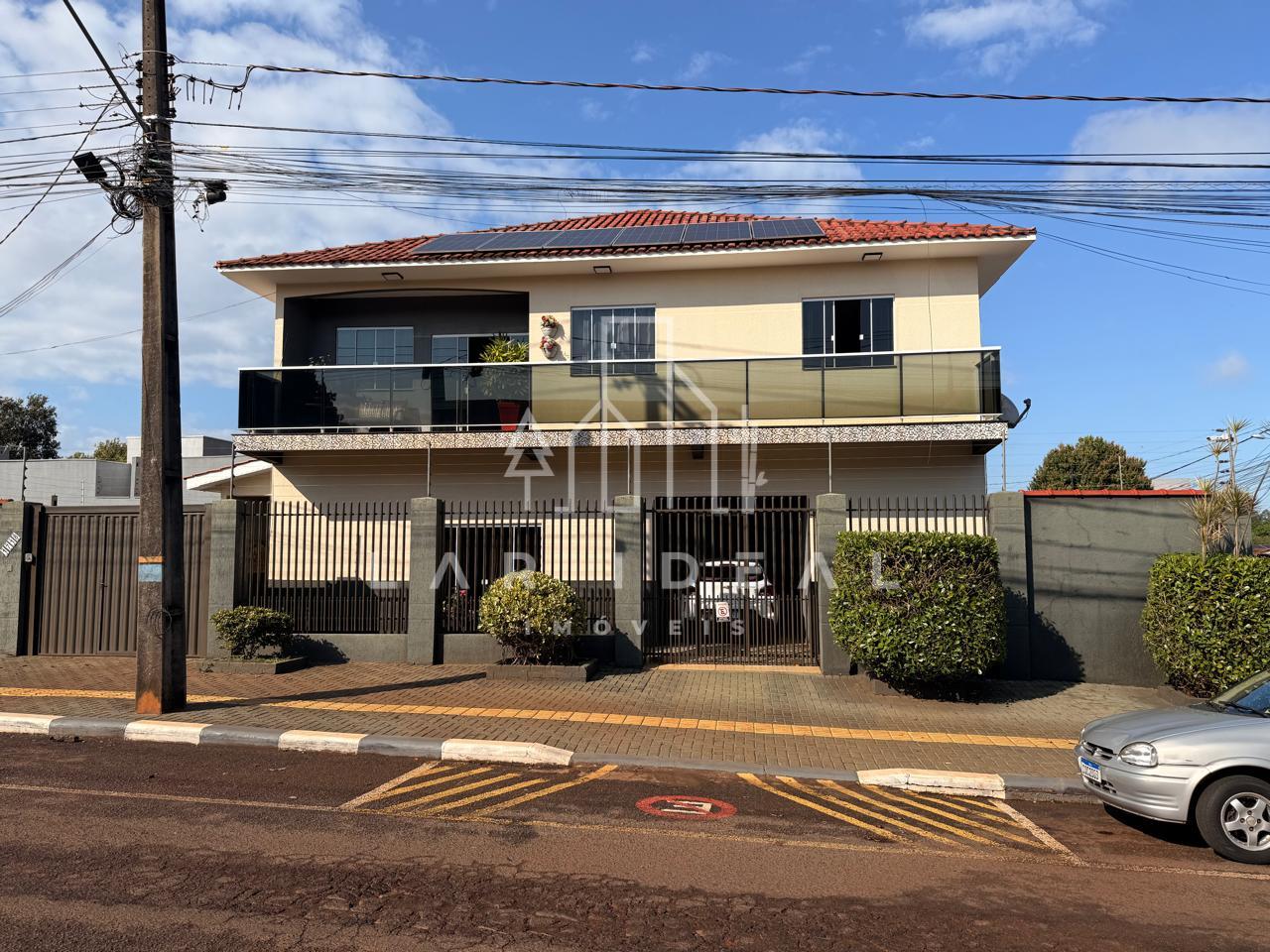 Sobrado Residencial e Comercial Semimobiliado com piscina e 5 dormitórios