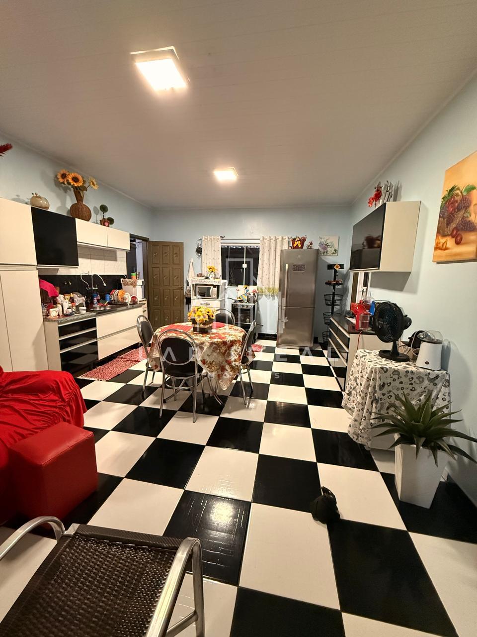 Sobrado Residencial e Comercial Semimobiliado com piscina e 5 dormitórios