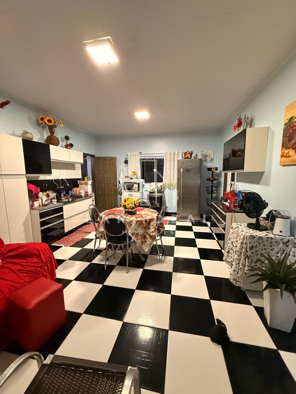 Sobrado Residencial e Comercial Semimobiliado com piscina e 5 dormitórios