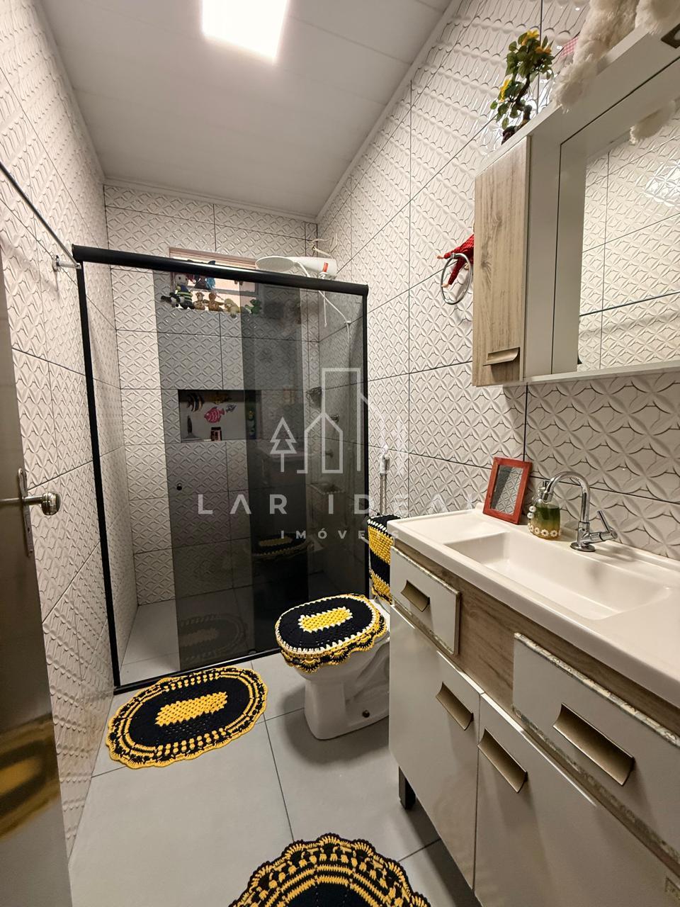 Sobrado Residencial e Comercial Semimobiliado com piscina e 5 dormitórios