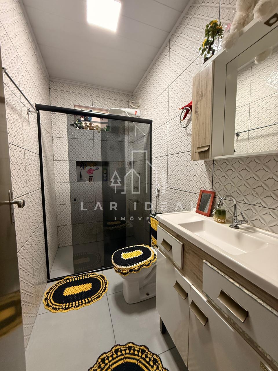 Sobrado Residencial e Comercial Semimobiliado com piscina e 5 dormitórios