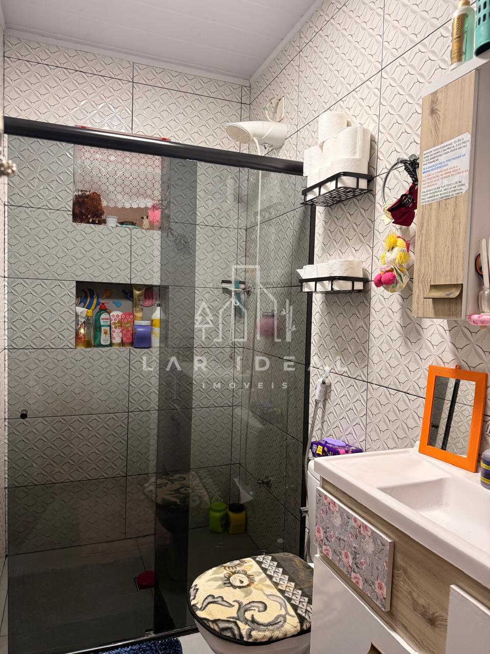 Sobrado Residencial e Comercial Semimobiliado com piscina e 5 dormitórios