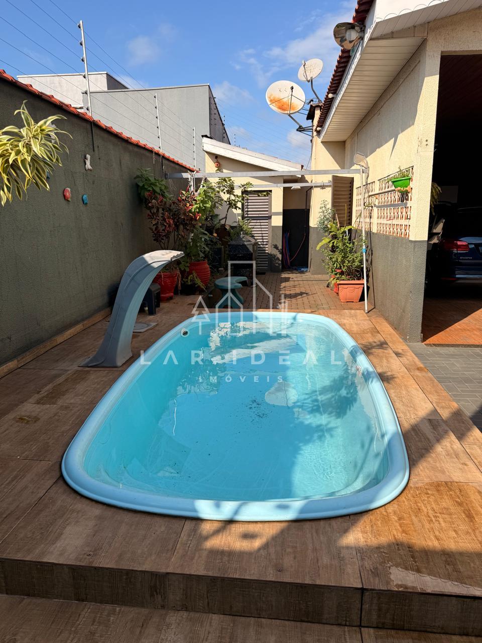 Sobrado Residencial e Comercial Semimobiliado com piscina e 5 dormitórios