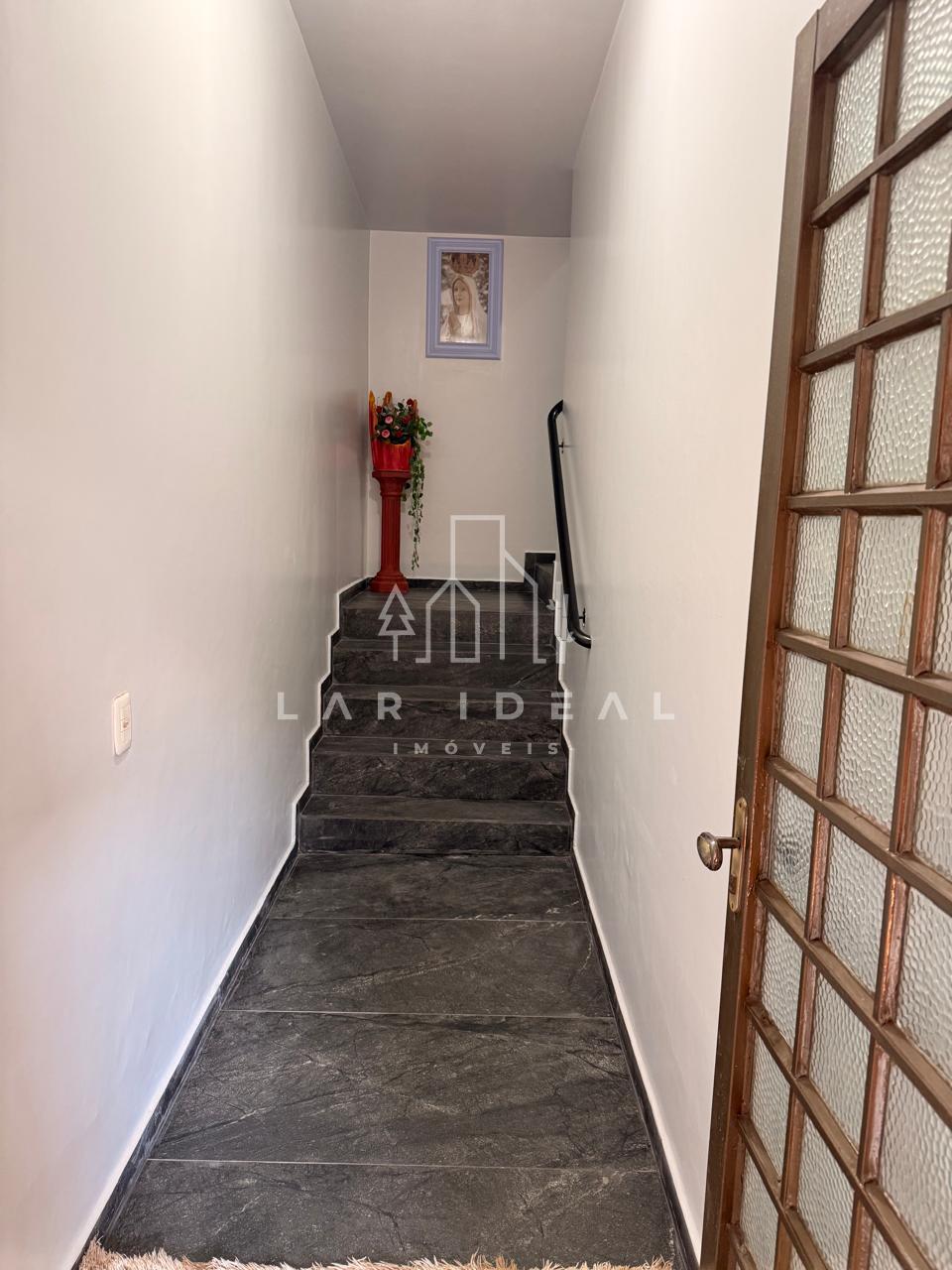 Sobrado Residencial e Comercial Semimobiliado com piscina e 5 dormitórios