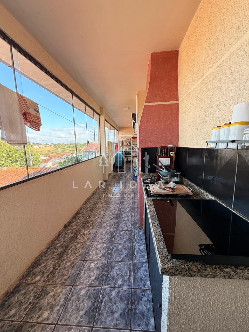 Sobrado Residencial e Comercial Semimobiliado com piscina e 5 dormitórios