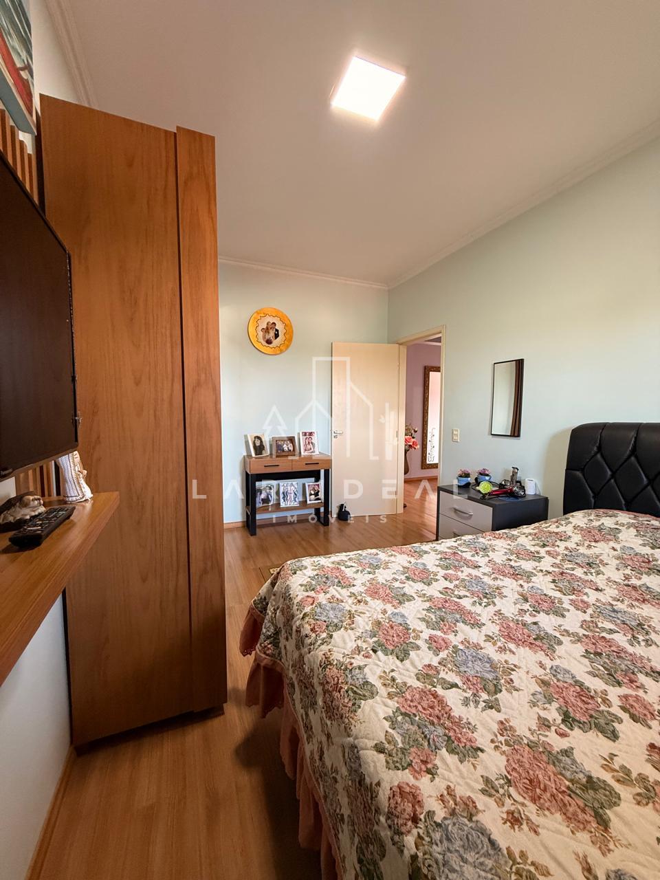 Sobrado Residencial e Comercial Semimobiliado com piscina e 5 dormitórios