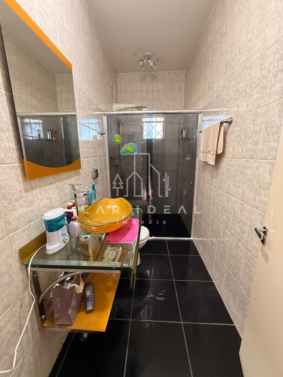 Sobrado Residencial e Comercial Semimobiliado com piscina e 5 dormitórios