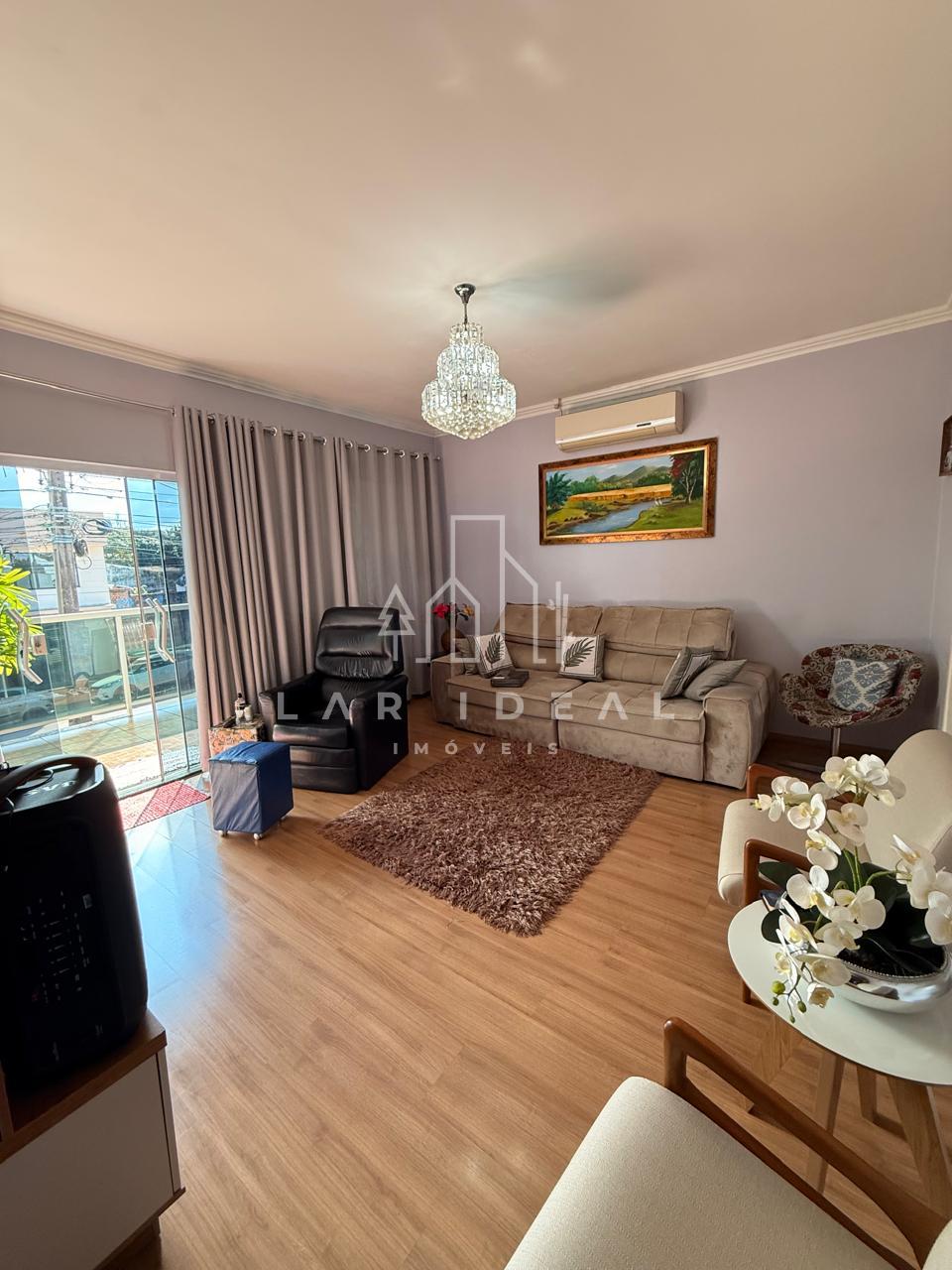Sobrado Residencial e Comercial Semimobiliado com piscina e 5 dormitórios