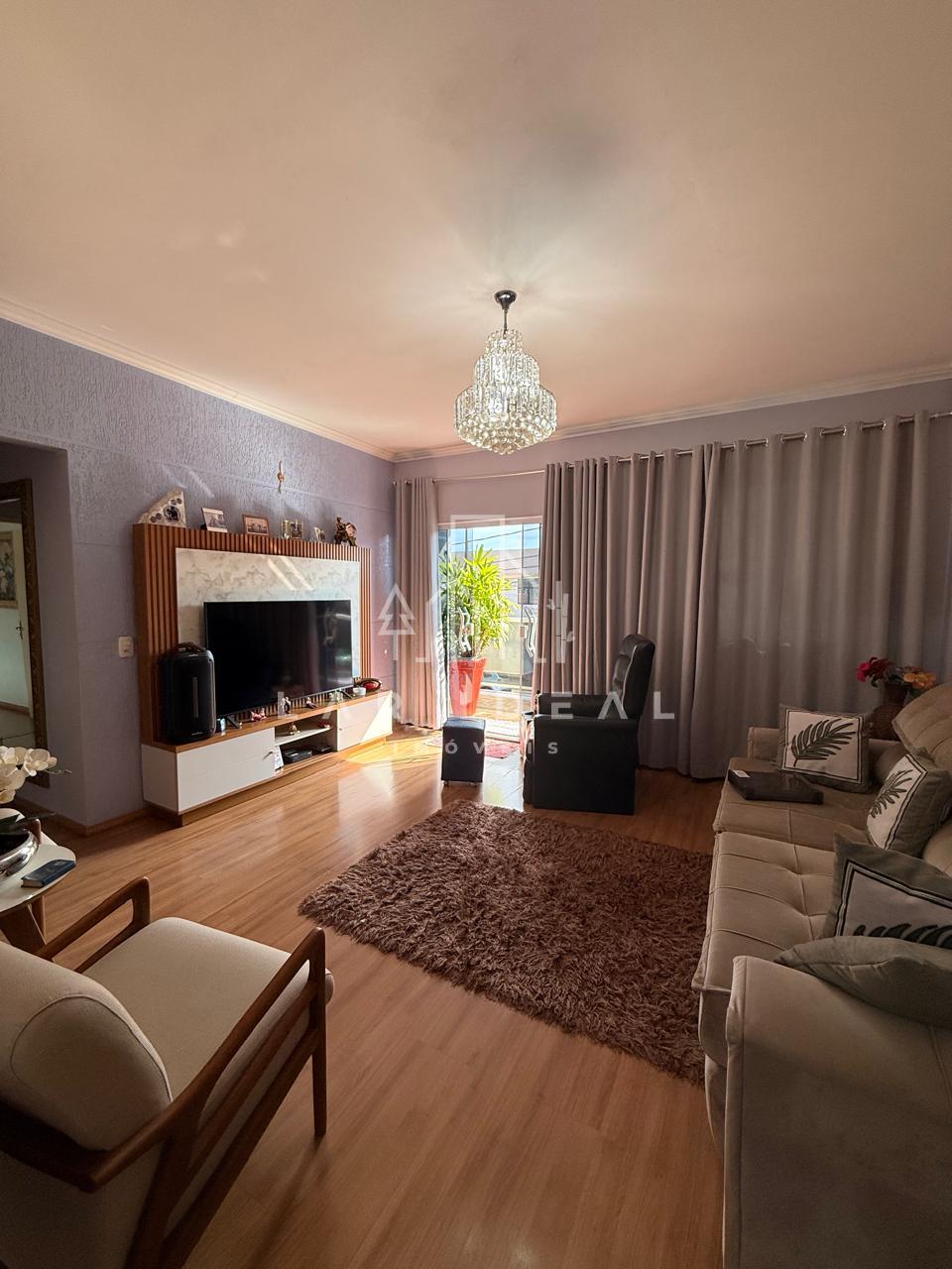 Sobrado Residencial e Comercial Semimobiliado com piscina e 5 dormitórios