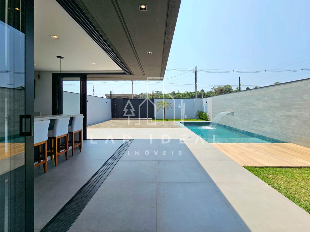 Imóvel com área gourmet, suíte e piscina para moradia ou aluguel de temporada à venda
