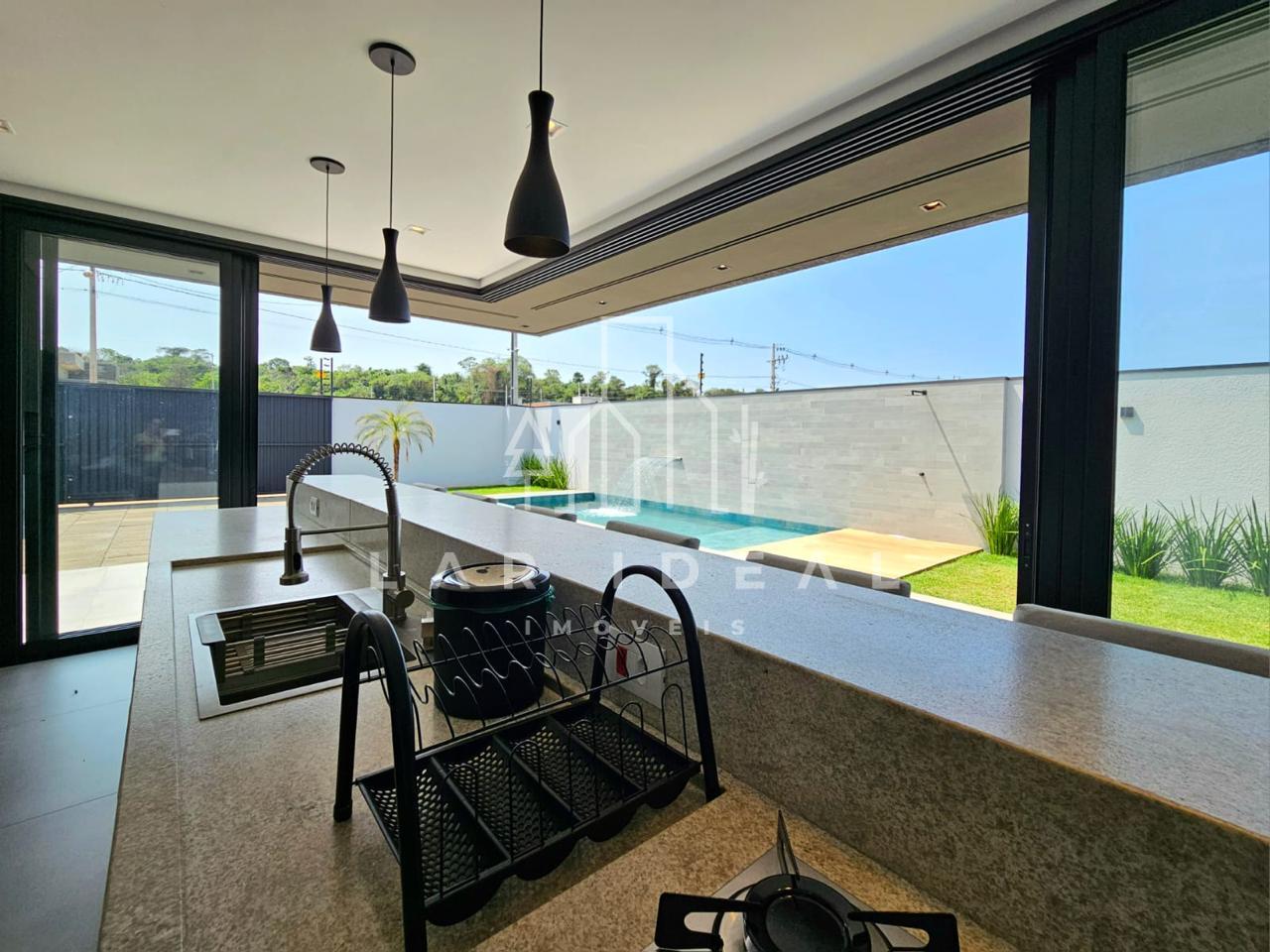 Imóvel com área gourmet, suíte e piscina para moradia ou aluguel de temporada à venda