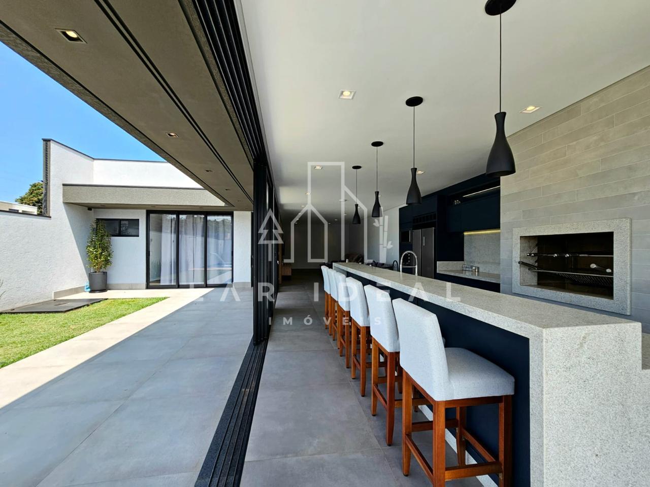 Imóvel com área gourmet, suíte e piscina para moradia ou aluguel de temporada à venda