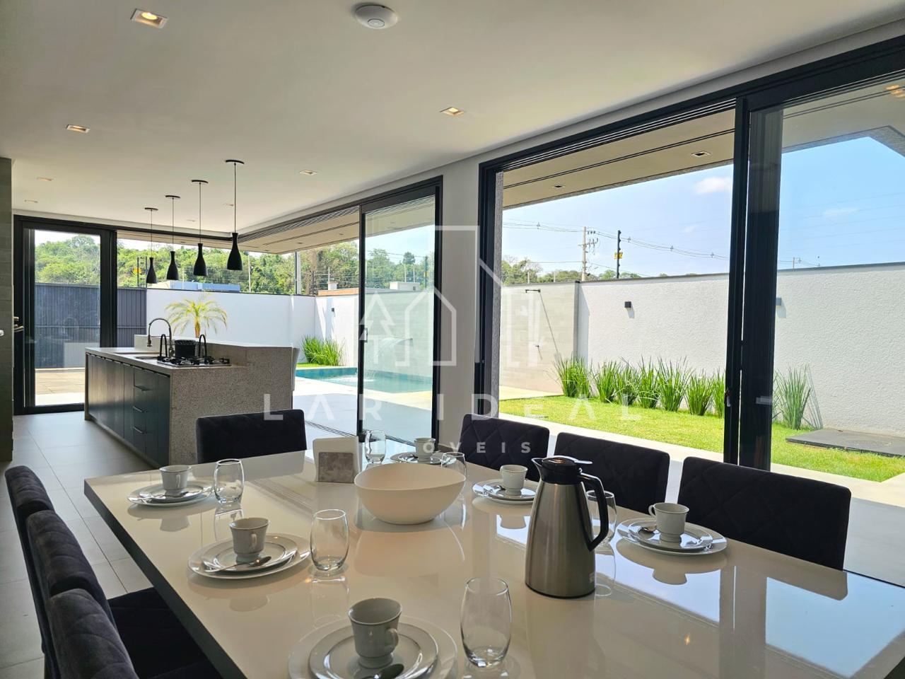 Imóvel com área gourmet, suíte e piscina para moradia ou aluguel de temporada à venda