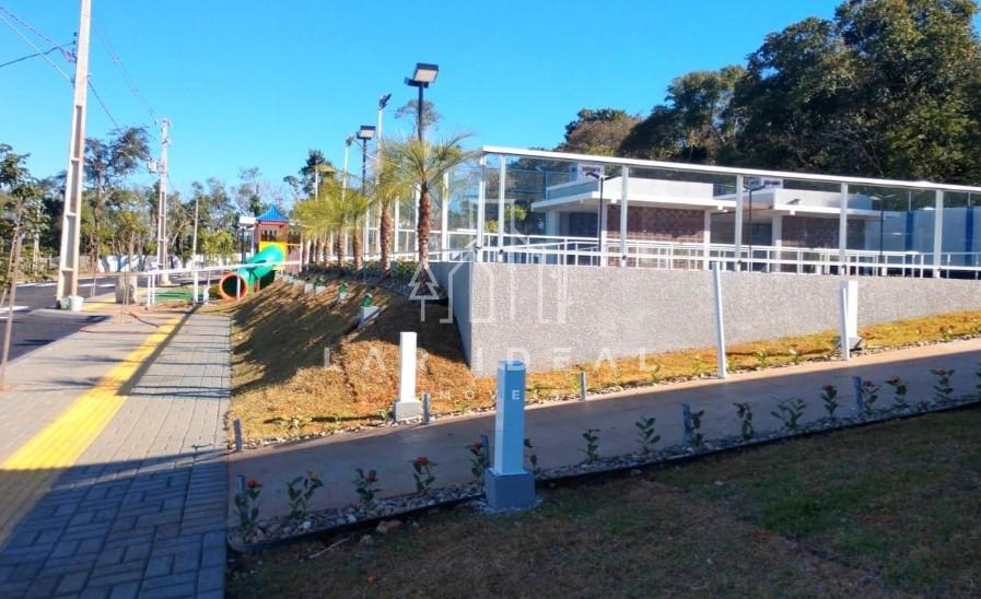 Casa térrea alto padrão com 03 suítes em condomínio ao lado da Av. das Cataratas