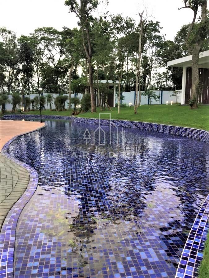 Casa térrea alto padrão com 03 suítes em condomínio ao lado da Av. das Cataratas