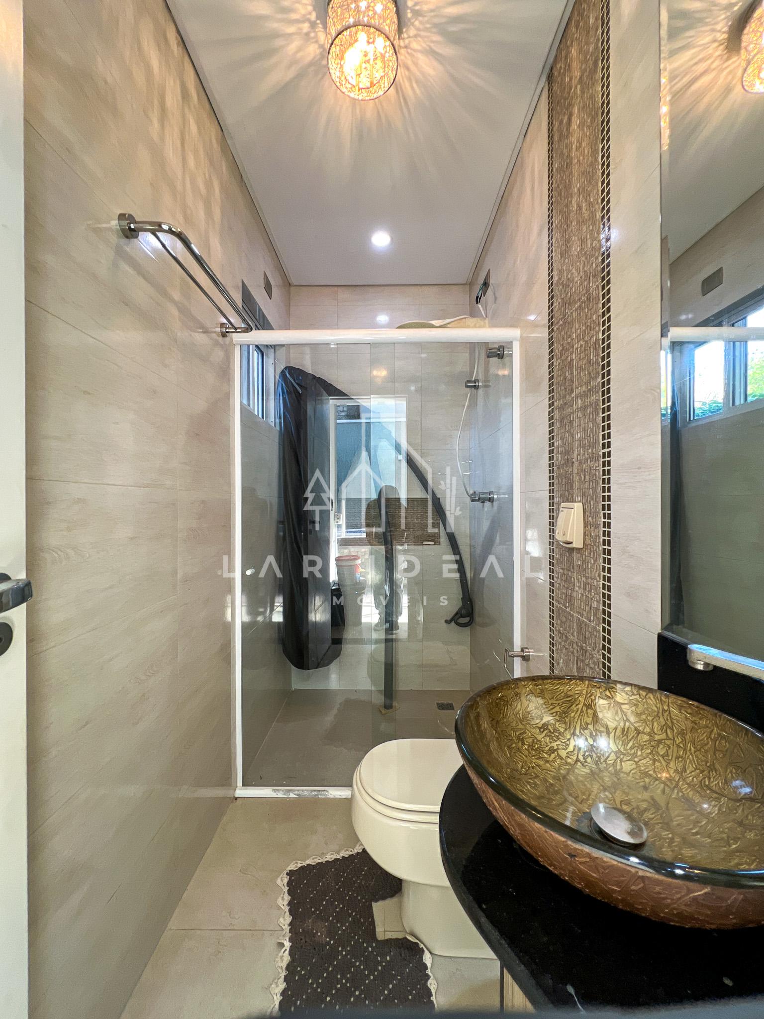 Sobrado semi mobiliado com 02 suítes e 02 quartos no Condomínio Country Iguaçu