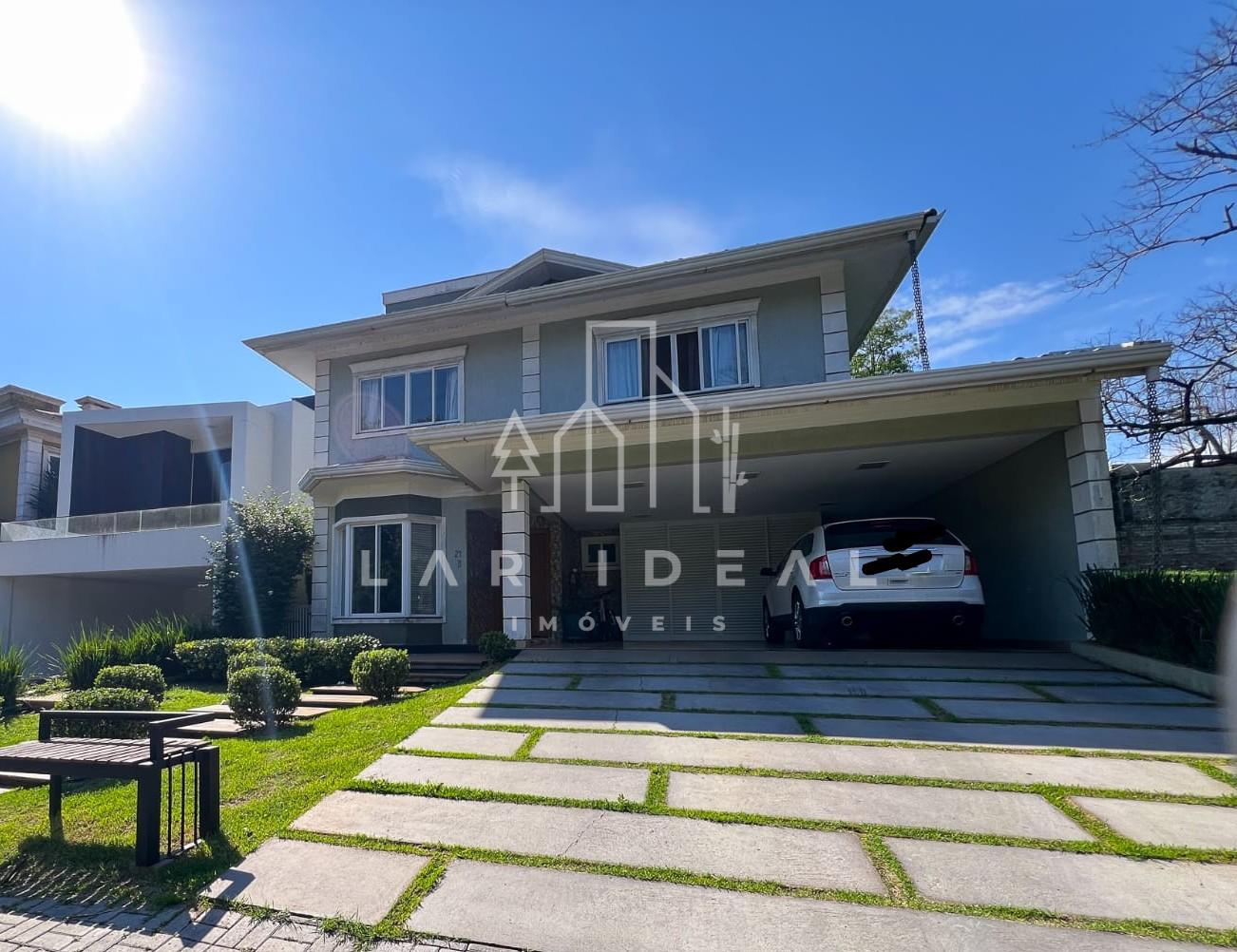 Sobrado semi mobiliado com 02 suítes e 02 quartos no Condomínio Country Iguaçu