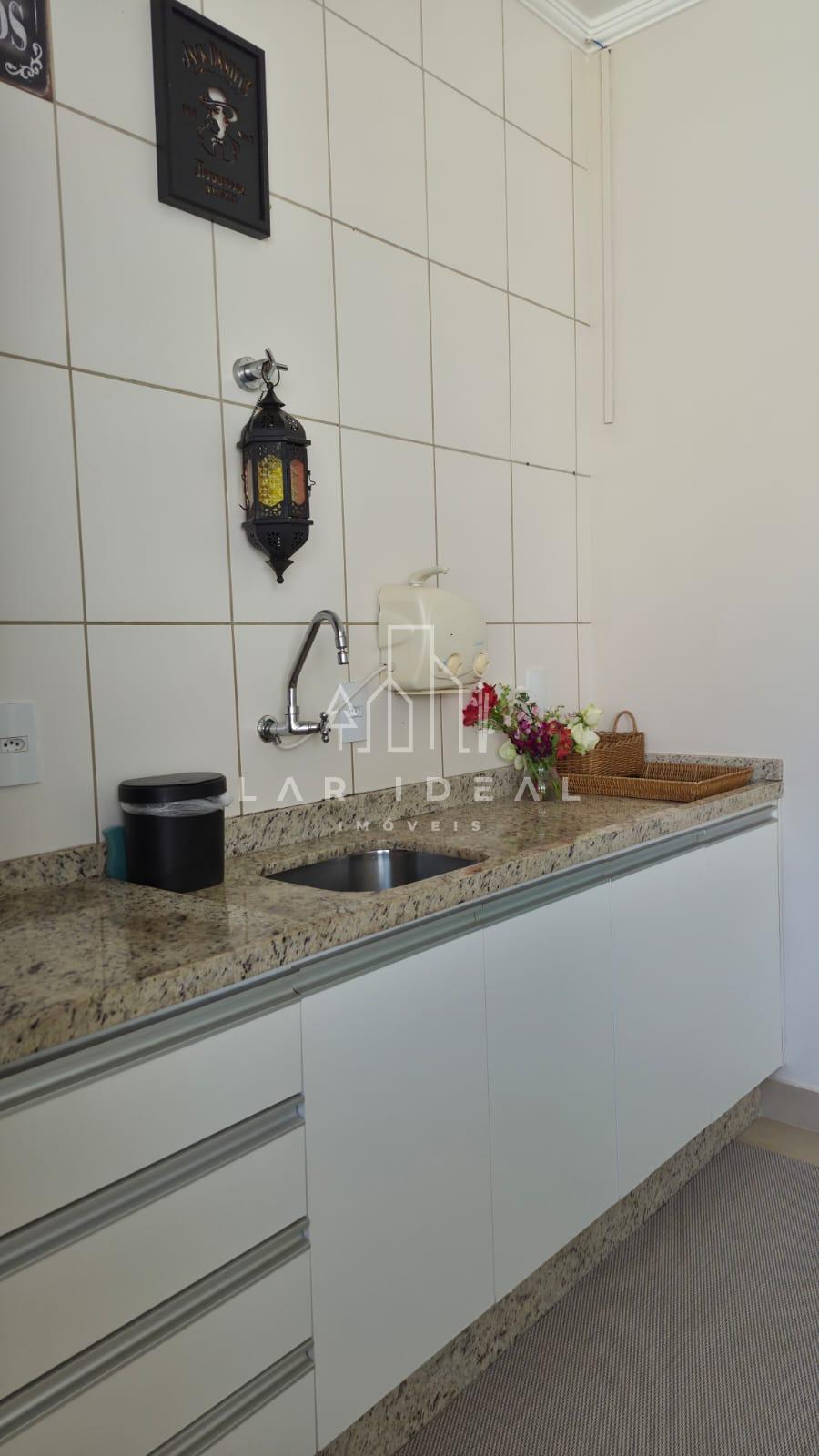 Amplo Sobrado com uma área de lazer maravilhosa ao lado da Av. Felipe Wandscher
