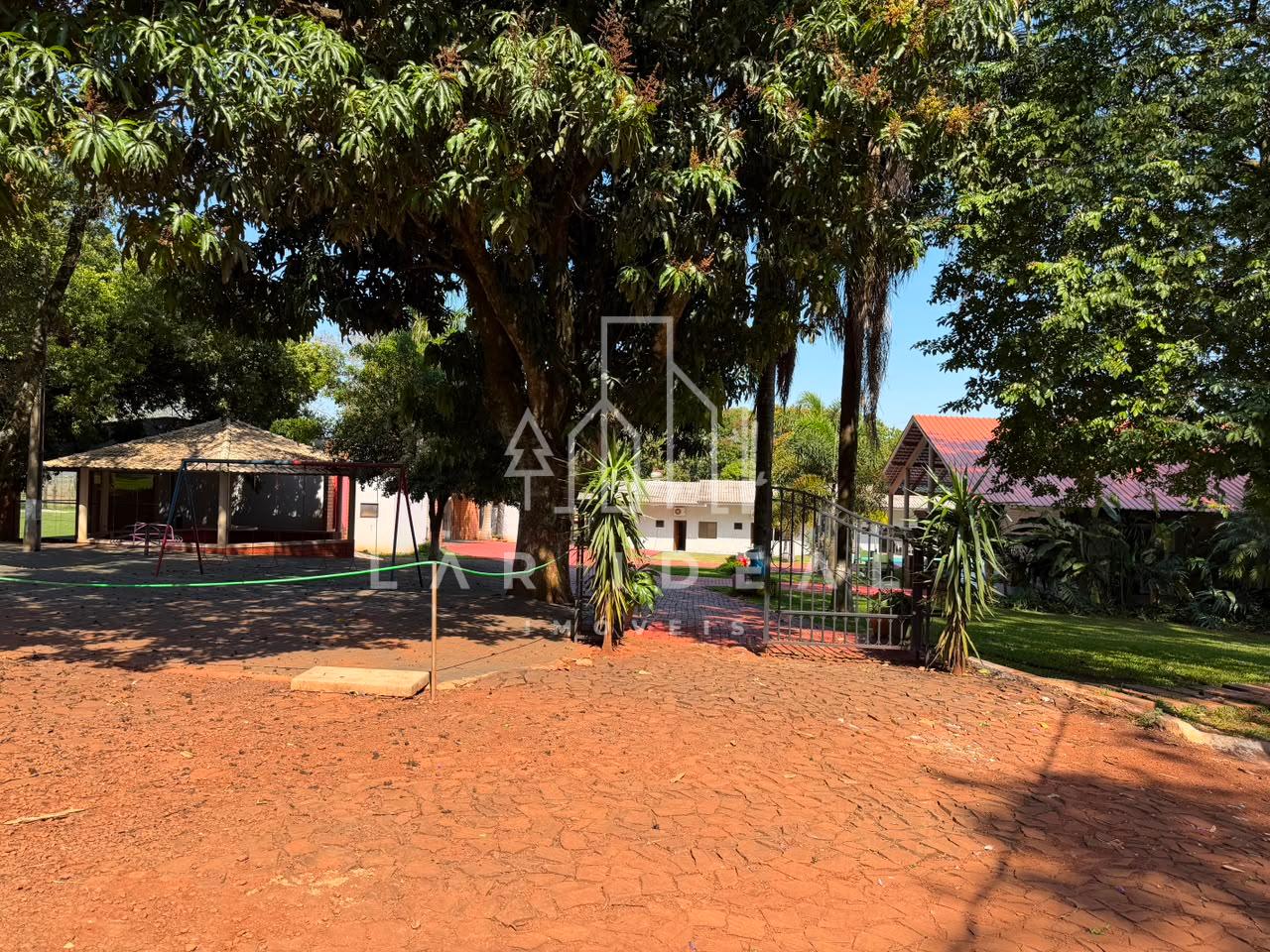 Chácara Completa a venda com 38.896 m², estrutura para eventos e hospedagem.