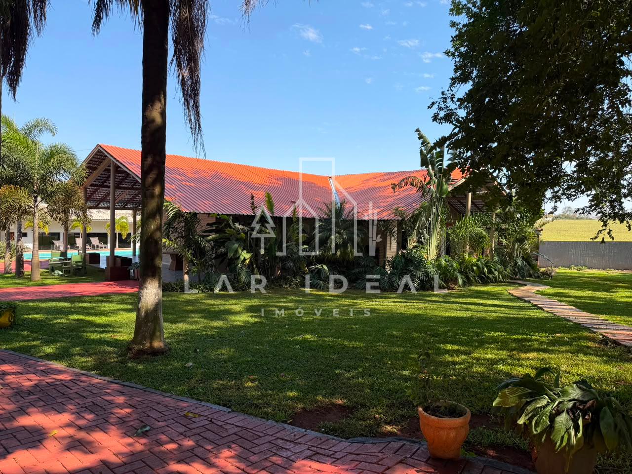 Chácara Completa a venda com 38.896 m², estrutura para eventos e hospedagem.