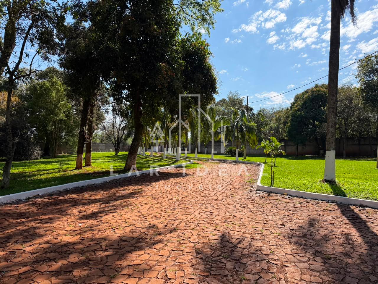 Chácara Completa a venda com 38.896 m², estrutura para eventos e hospedagem.
