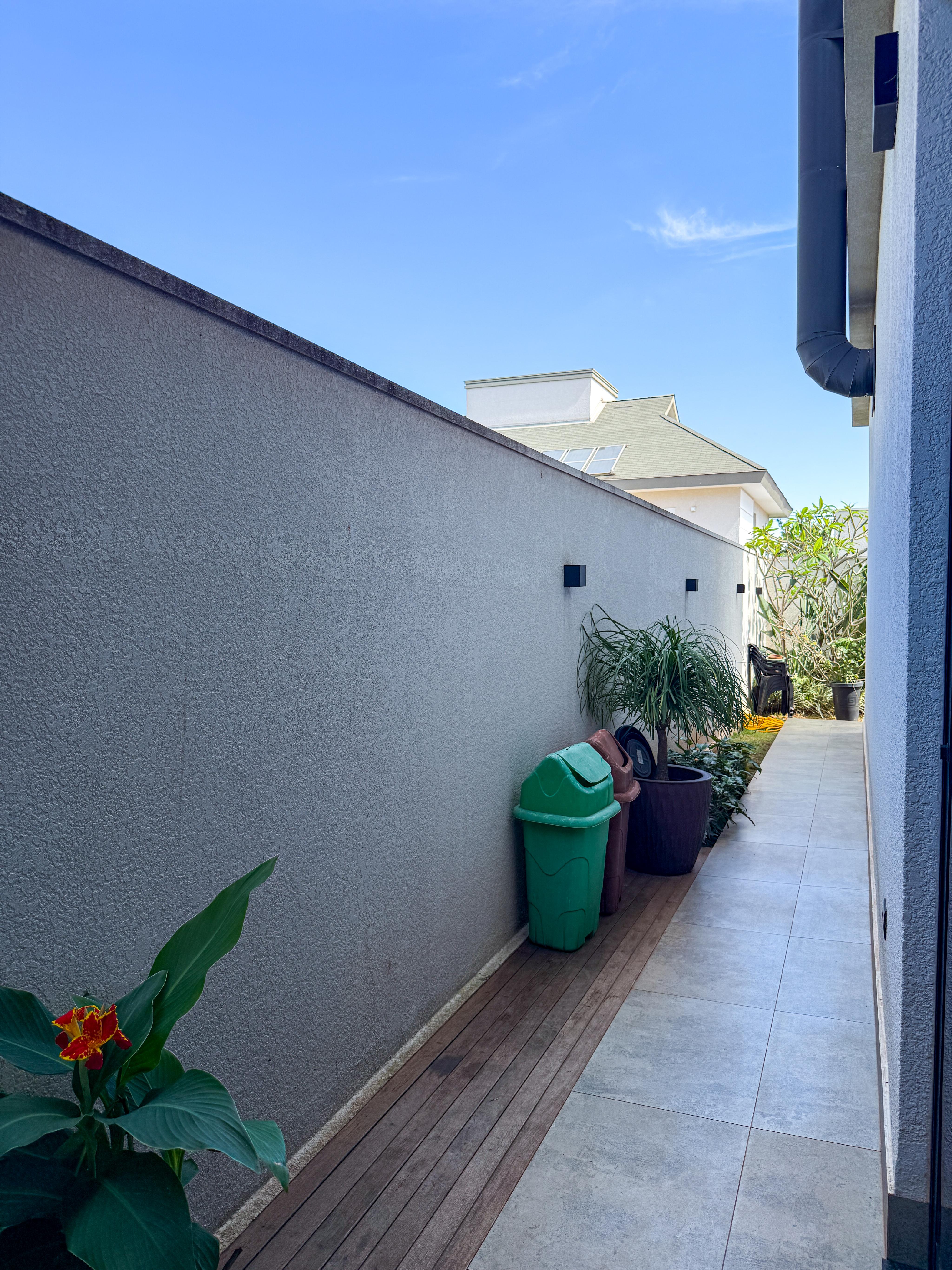 Sobrado à venda, semi-mobiliado no Condomínio Terras Alphas 2