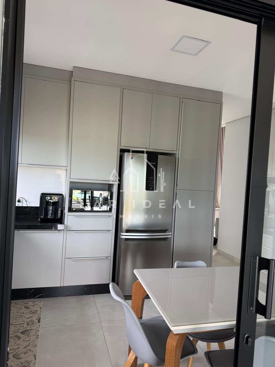 Encantadora casa com 3 dormitórios no Condomínio Asa Sul, Pronta para morar! Porteira Fechada