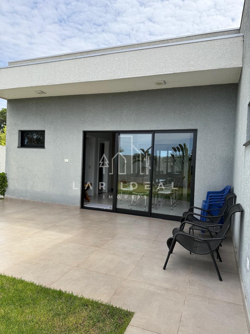 Encantadora casa com 3 dormitórios no Condomínio Asa Sul, Pronta para morar! Porteira Fechada
