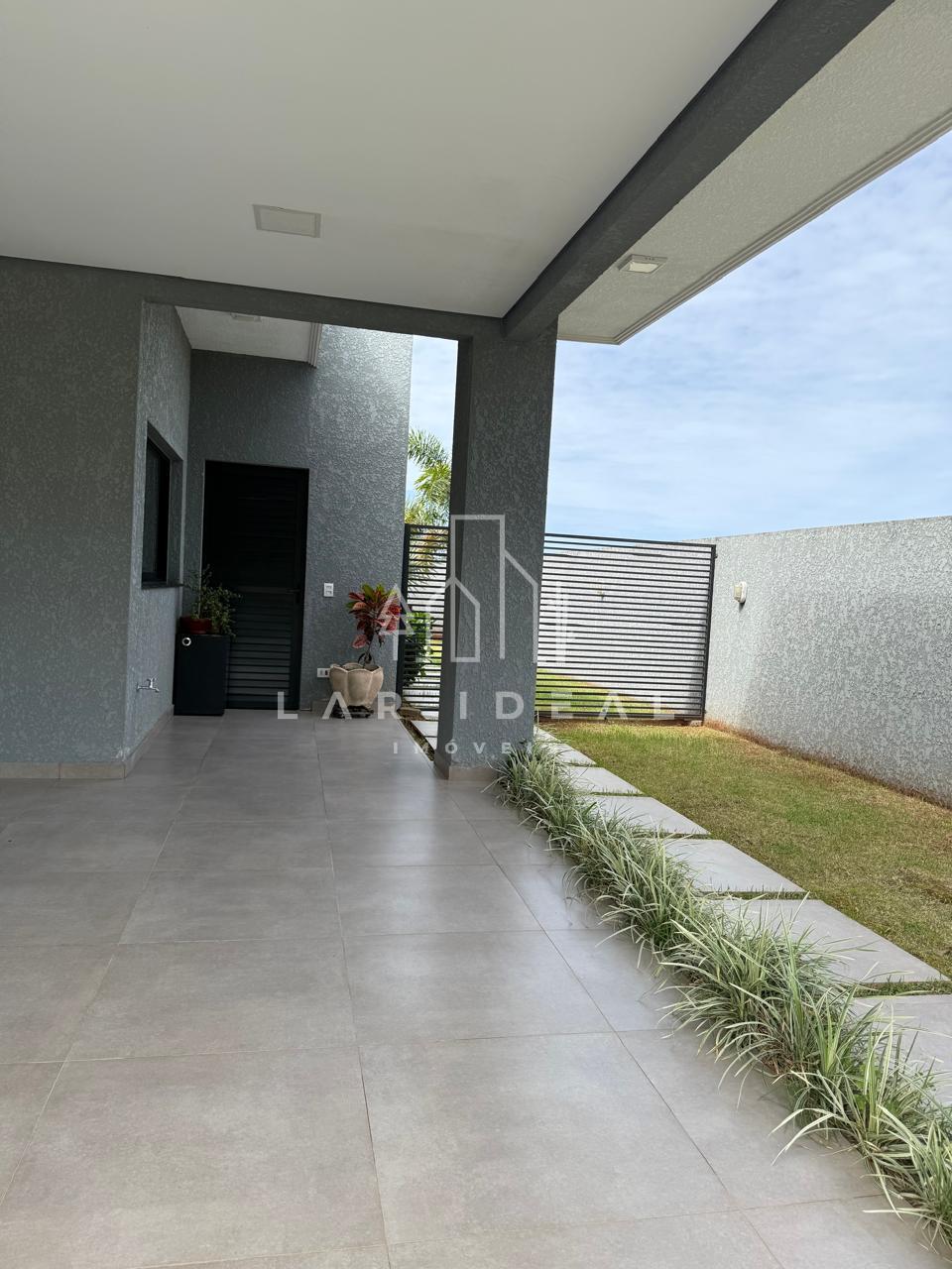 Encantadora casa com 3 dormitórios no Condomínio Asa Sul, Pronta para morar! Porteira Fechada