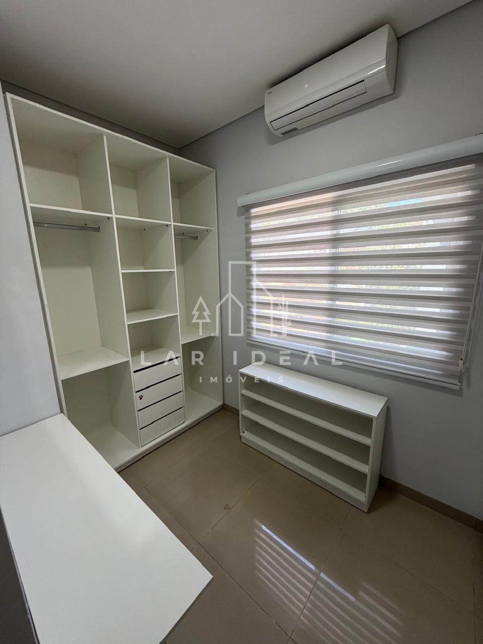 OPORTUNIDADE NA VILA A! Casa Semimobiliada, com Suíte e Localização Privilegiada!