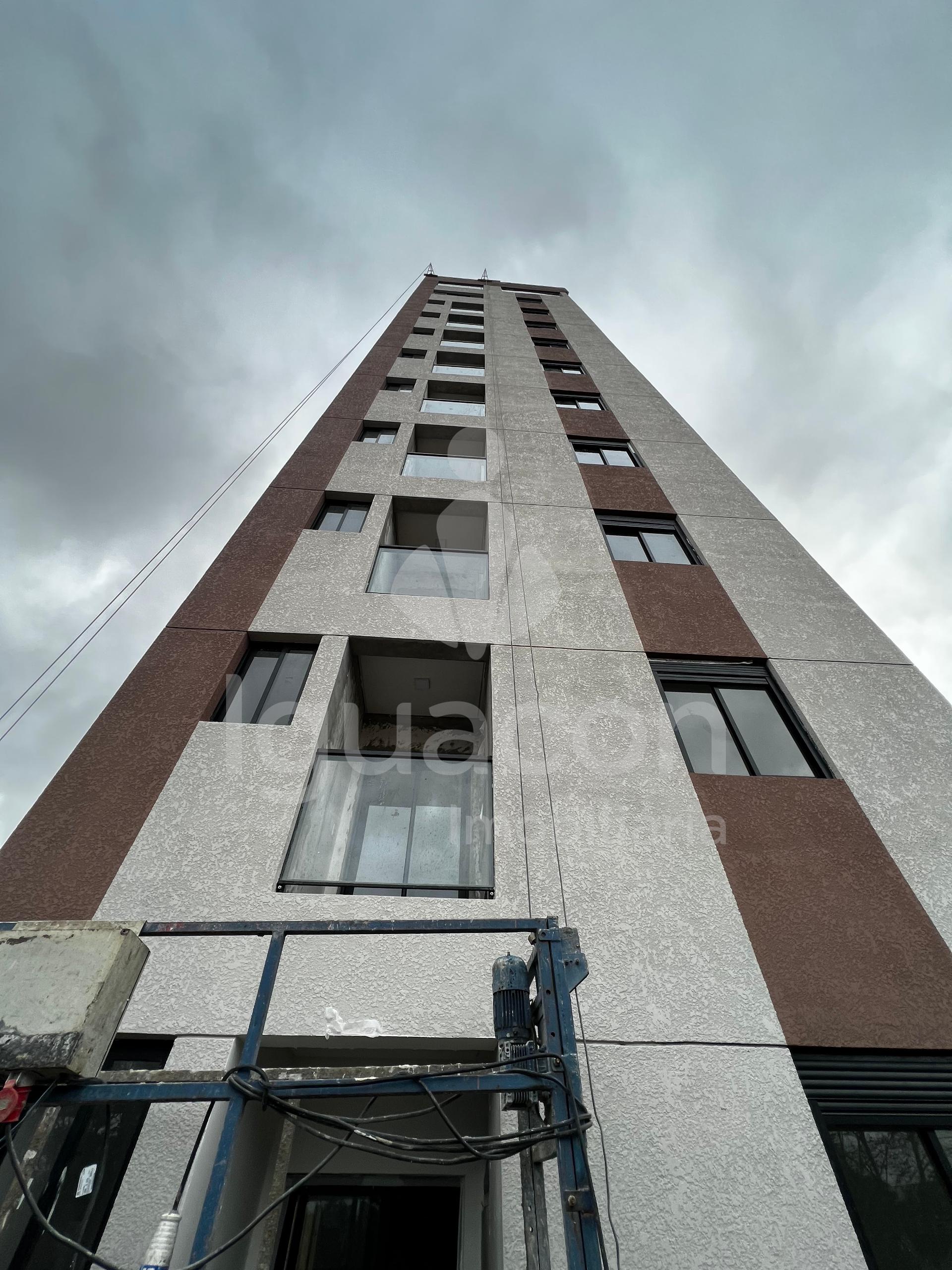 Apartamento Cobertura com 03 Dormitórios sendo 01 Suíte no Edi...