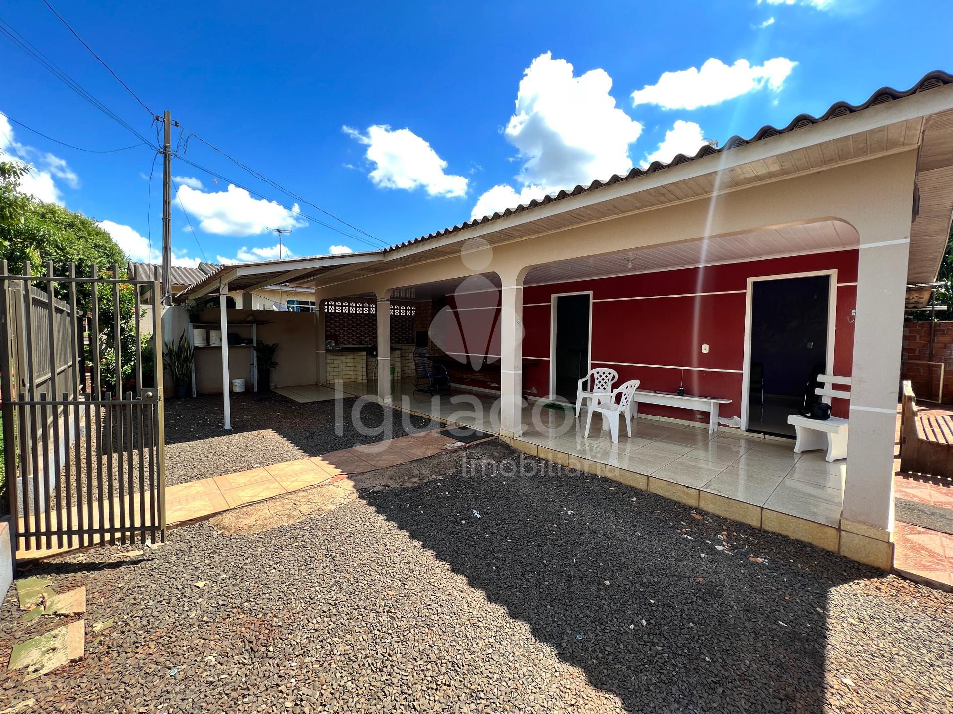 Casa de Esquina com 02 Dormitórios e Amplo terreno no Novo Hor...