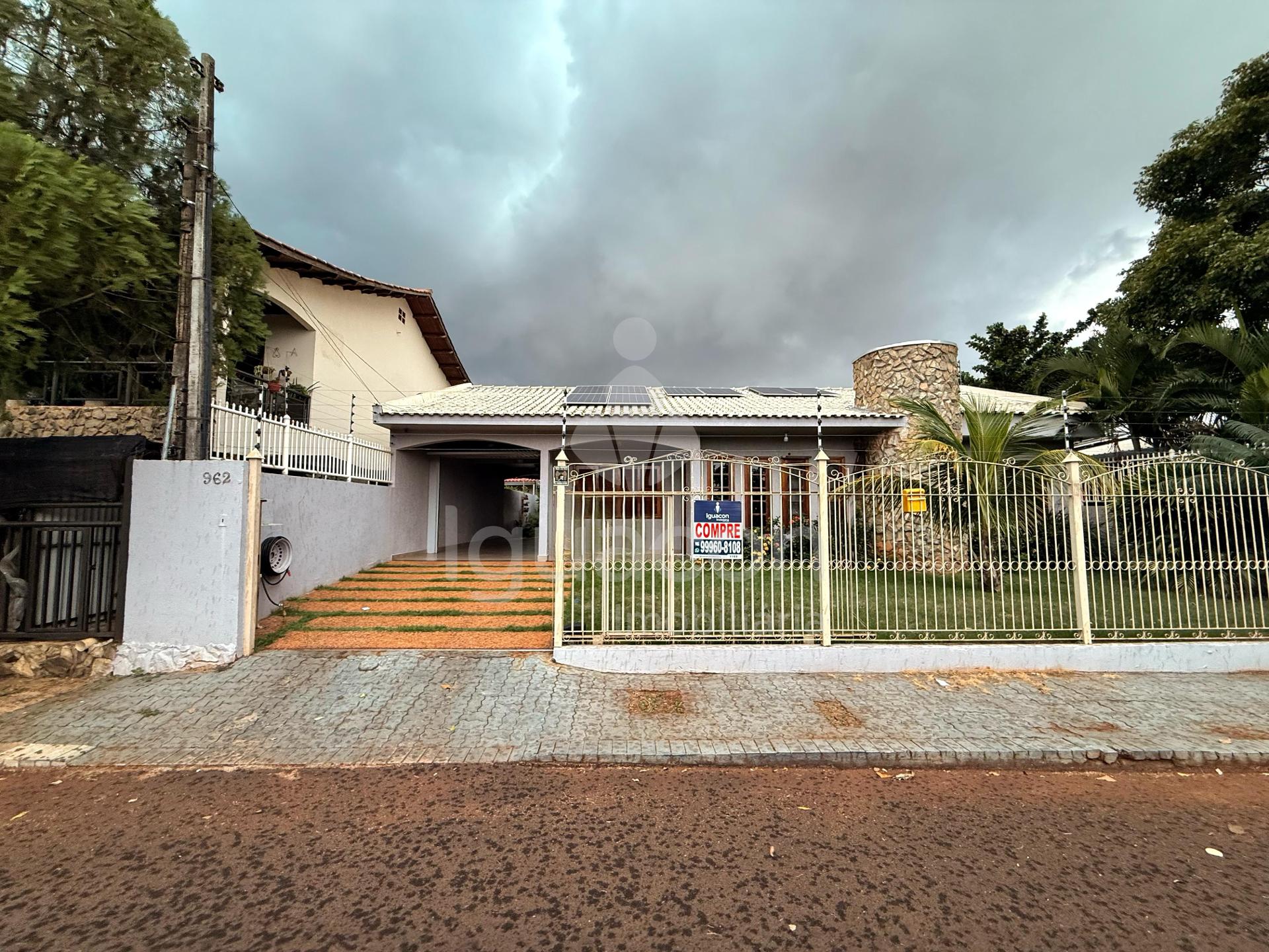 Casa com 03 Dormitórios sendo 01 Suíte e Piscina no Jardim Nac...
