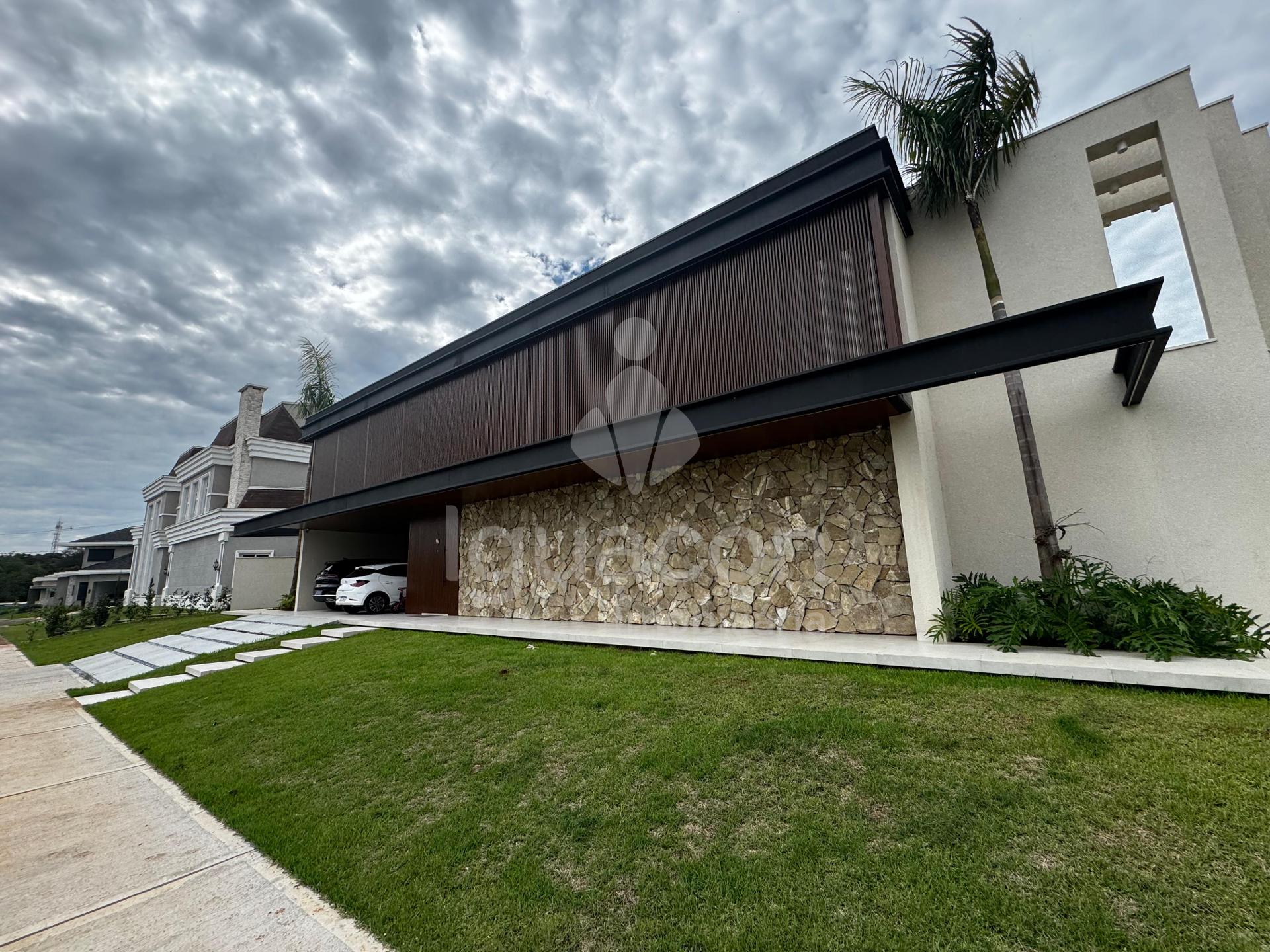 Sobrado Alto Padrão Mobiliado com 04 Suítes e Piscina Aquecida...