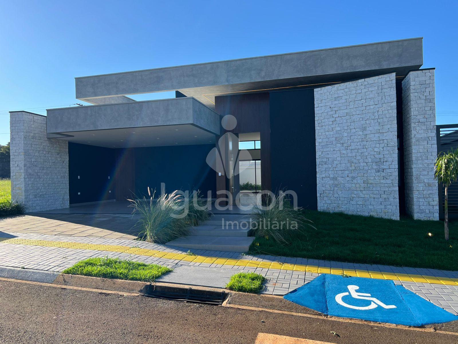Casa de Alto Padr?o com 03 Suites e Piscina com Deck no Condom...