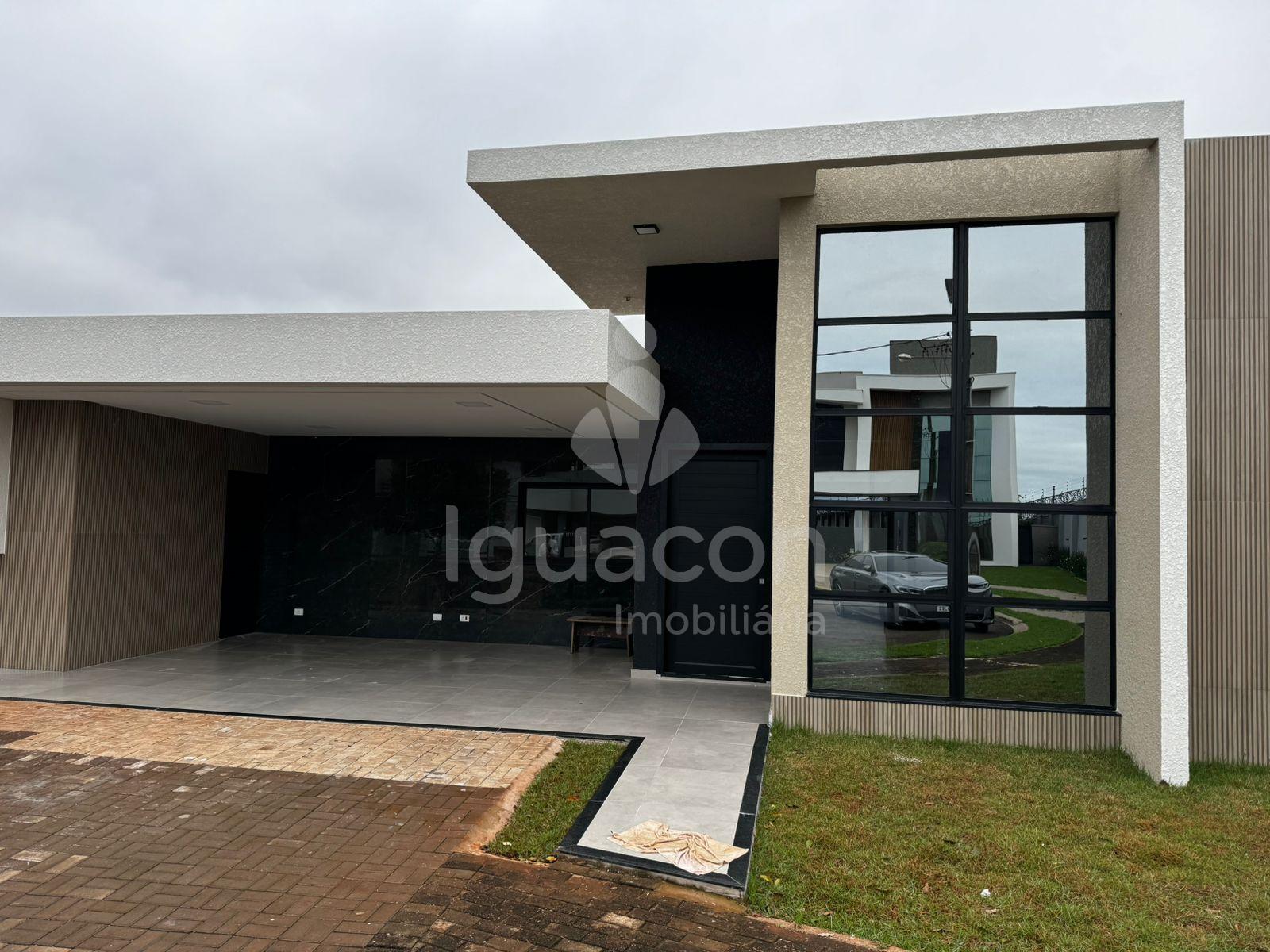 Casa Alto Padr?o com 03 Su?tes sendo 01 Su?te Master e Piscina...
