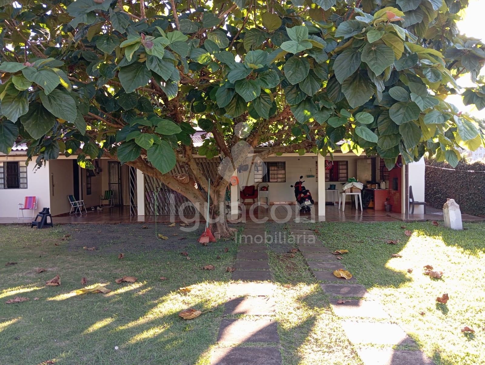 Casa com 03 Dormitórios sendo 01 Suite e Churrasqueira na Vila C