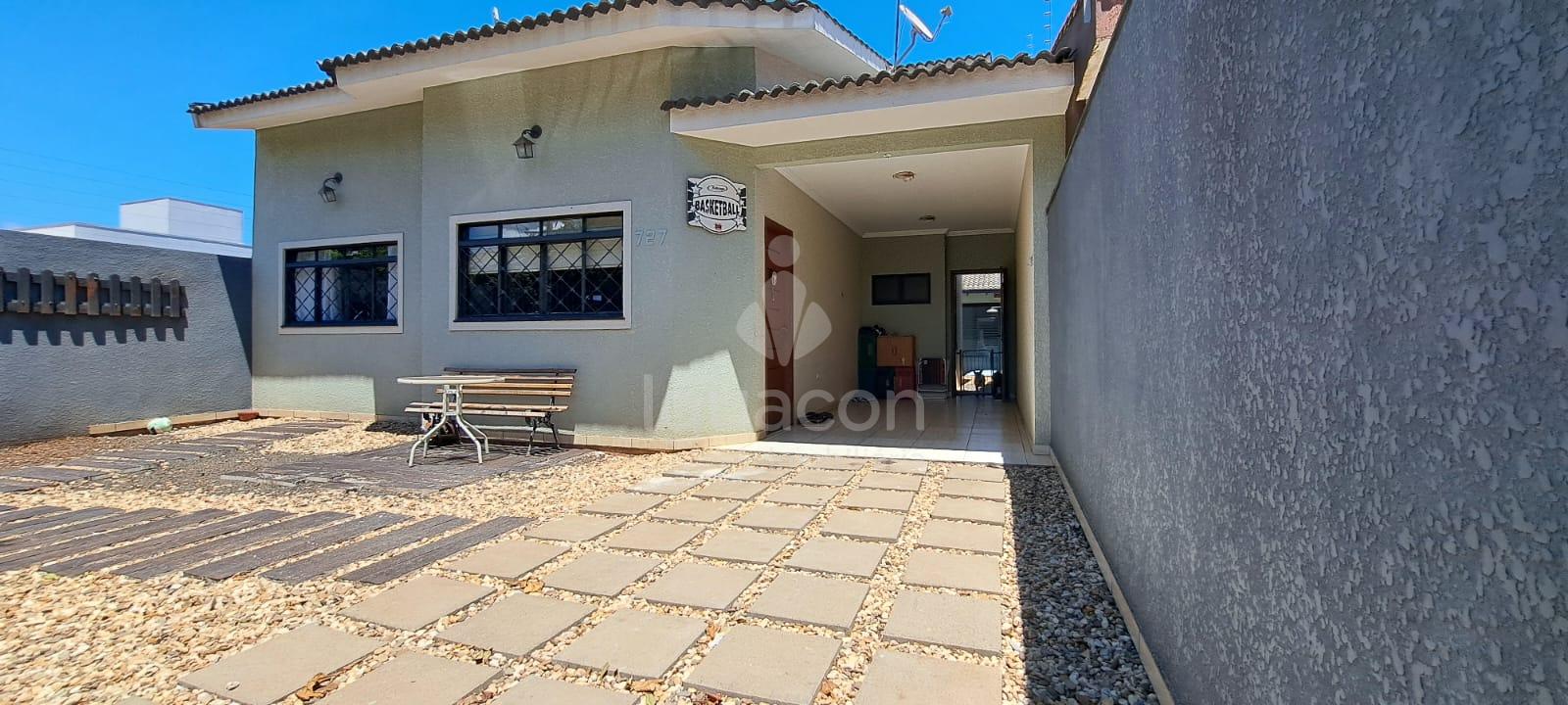 Casa com 02 Dormitórios e Piscina no Jardim Lancaster Próximo ...