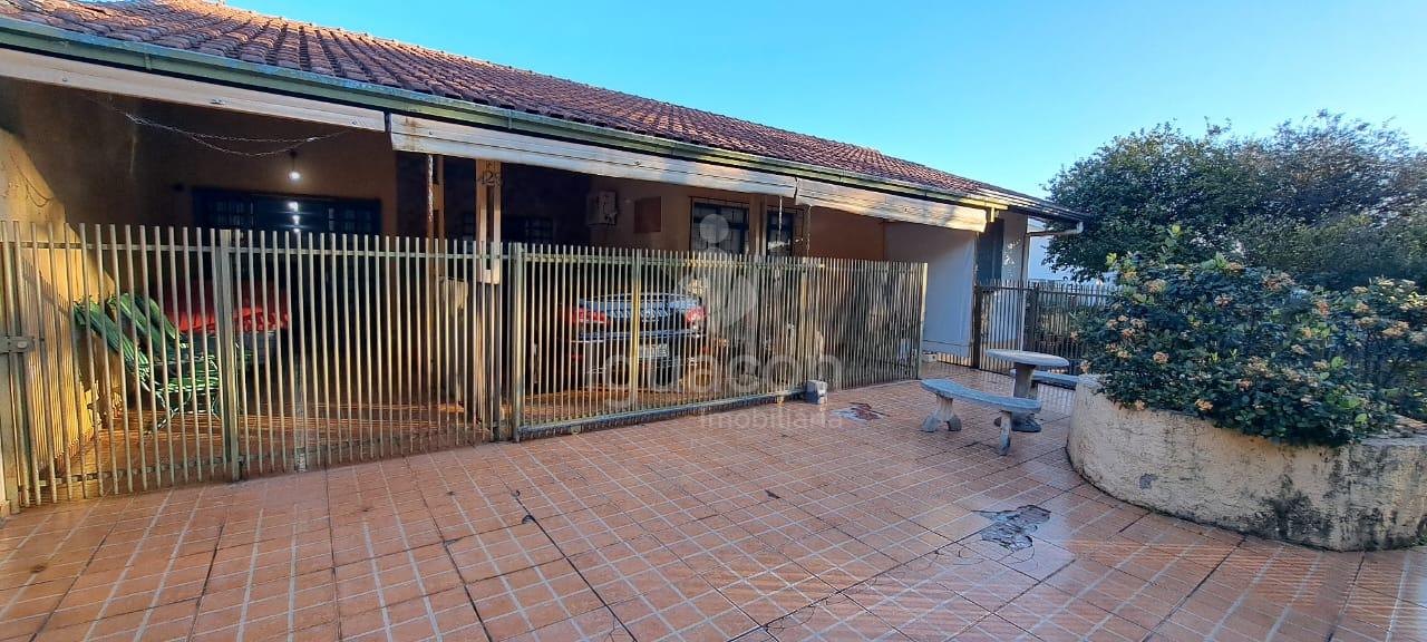Casa com 02 Dormitórios e Piscina na Vila A Próximo Hospital I...
