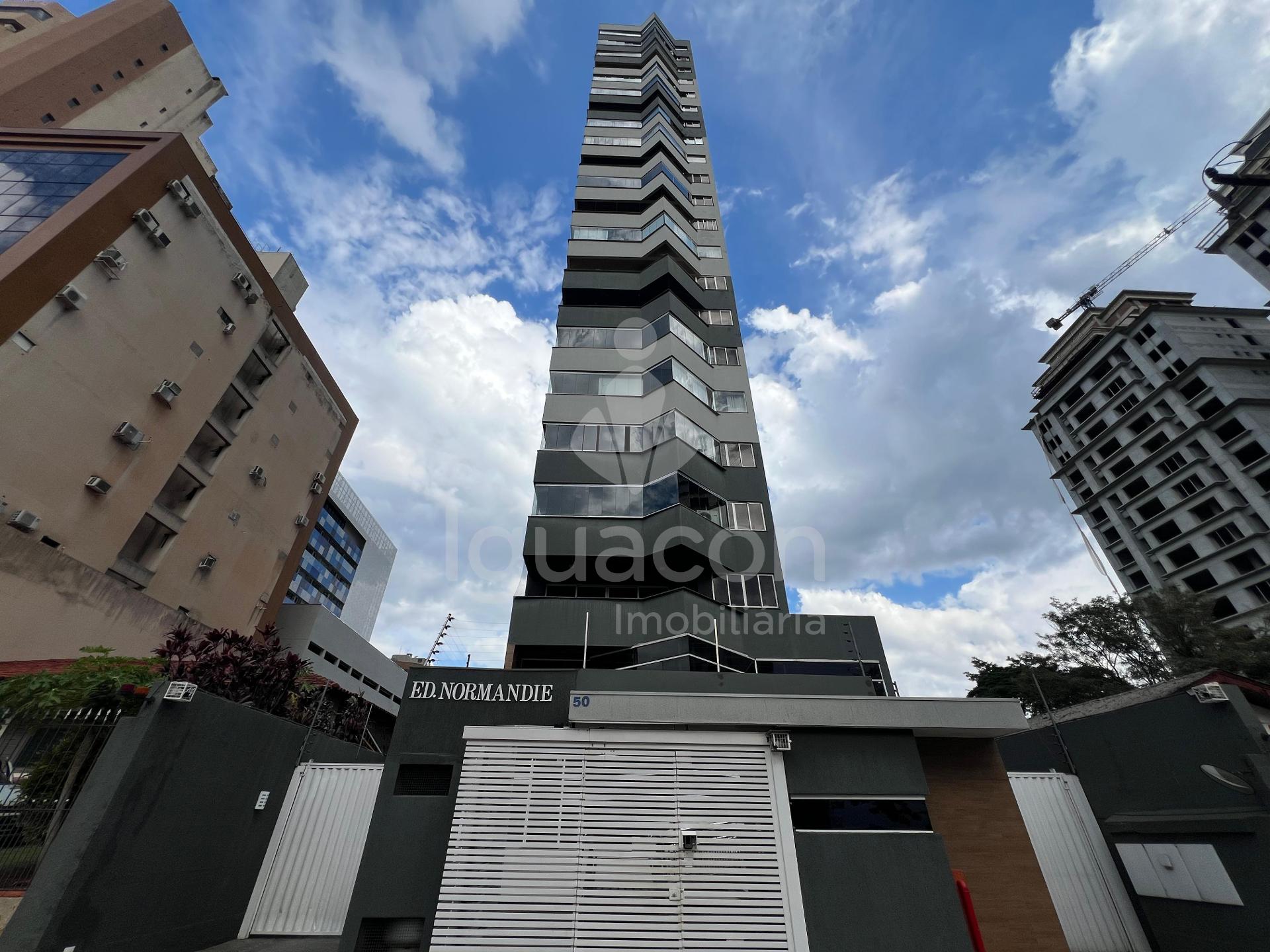 Apartamento com 02 Suites sendo 01 Suite com Hidro no Edif?cio...