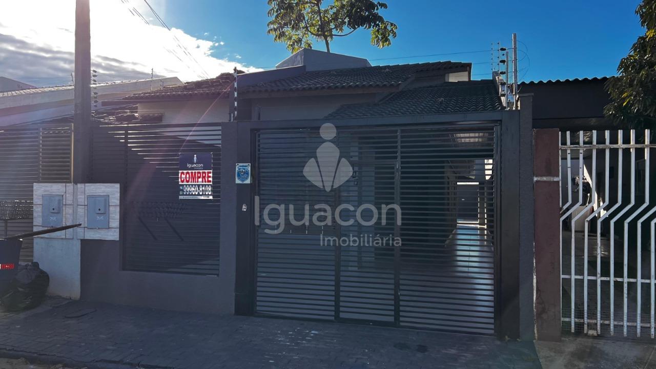 Casa com 02 Dormit?rios sendo 01 Suite e Churrasqueira com Pis...
