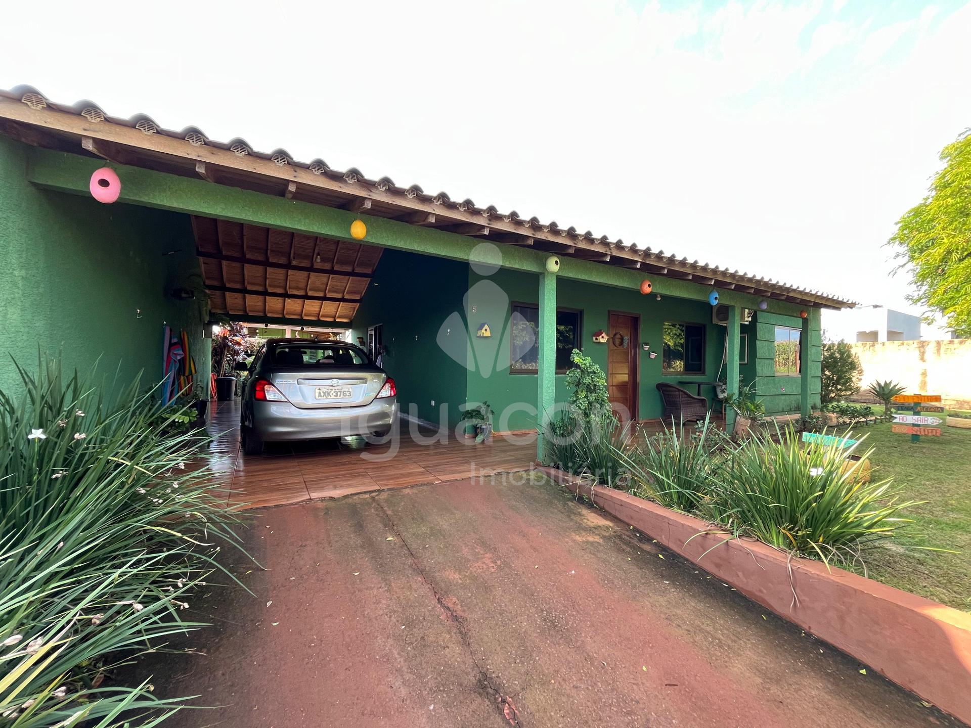 Casa com 04 Dormit?rio sendo 01 Su?te no Lote Grande em Regi?o...